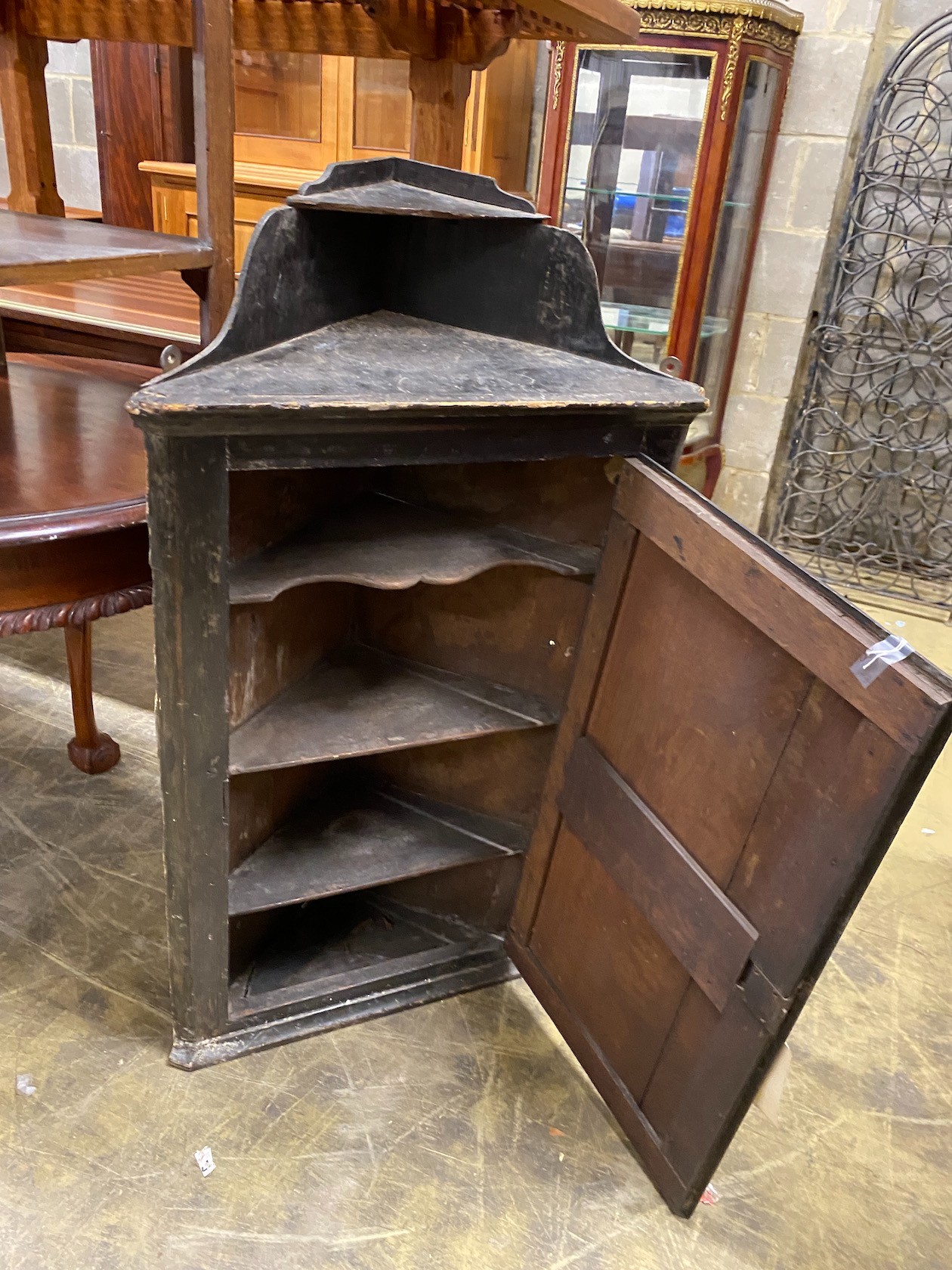 An 18th century chinoiserie lacquer hanging corner cabinet, width 52cm, depth 25cm, height 98cm